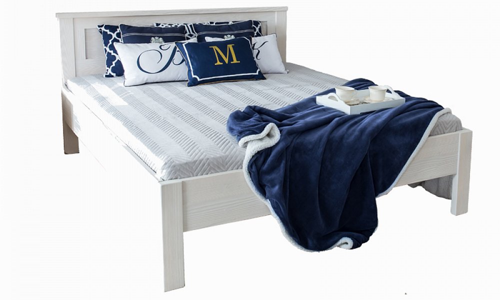 Bett aus massiver Fichte