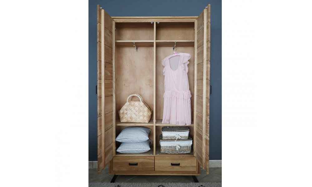 Kleiderschrank aus massiver Eiche