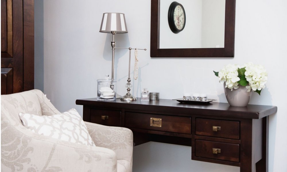 Solid wood vanity table
