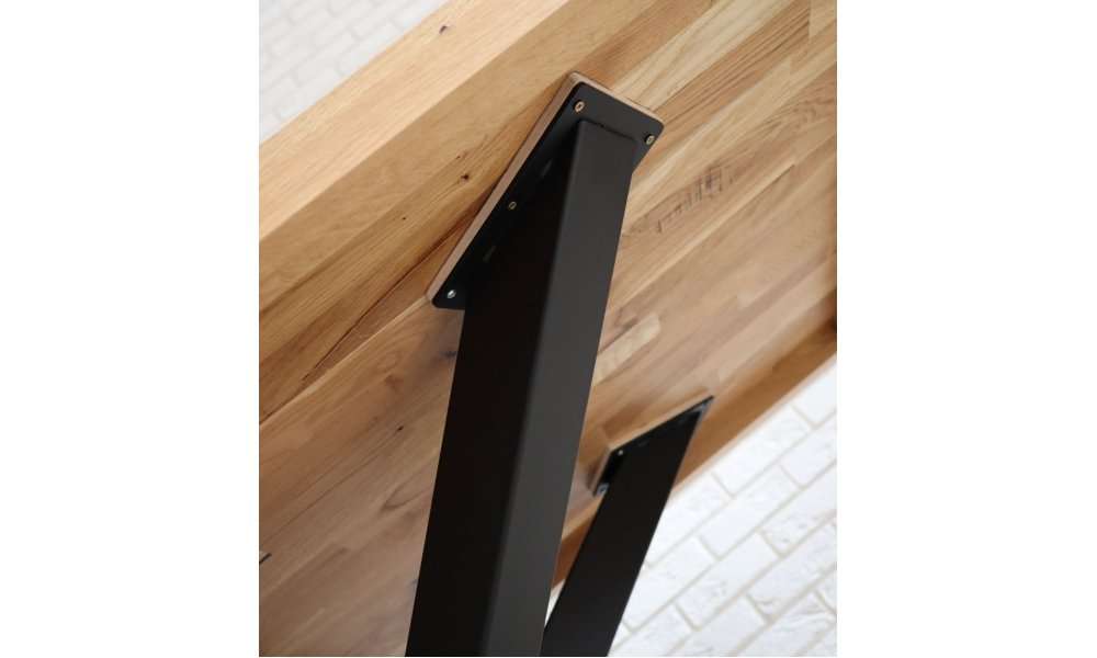 Tisch aus massiver Eiche mit spinnenartigen Beinen (feste Gr&ouml;sse) 