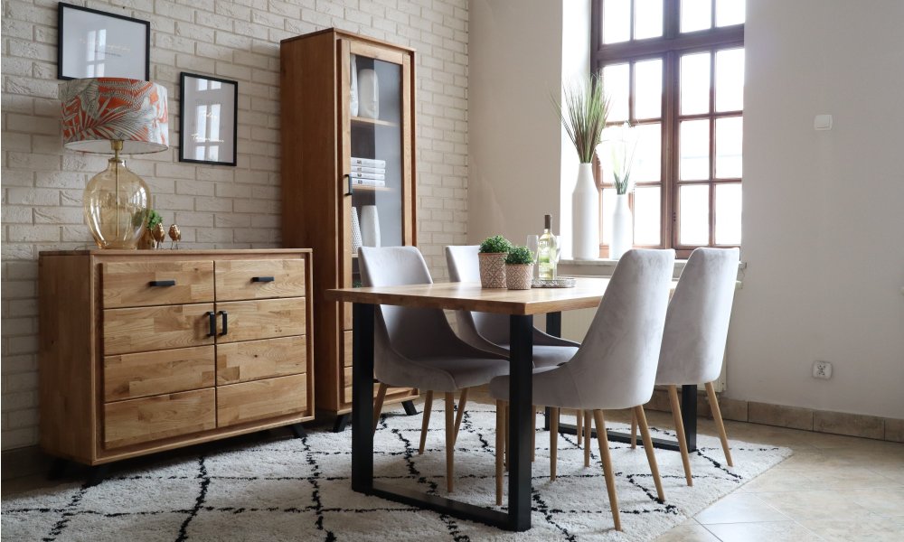 Tisch aus massiver Eiche mit U-f&ouml;rmigen Beinen (feste Gr&ouml;sse)