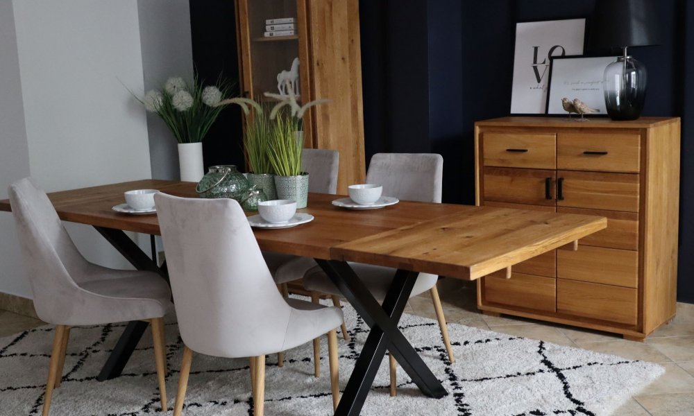 Tisch aus massiver Eiche mit X-förmigen Beinen (ausziehbar) 