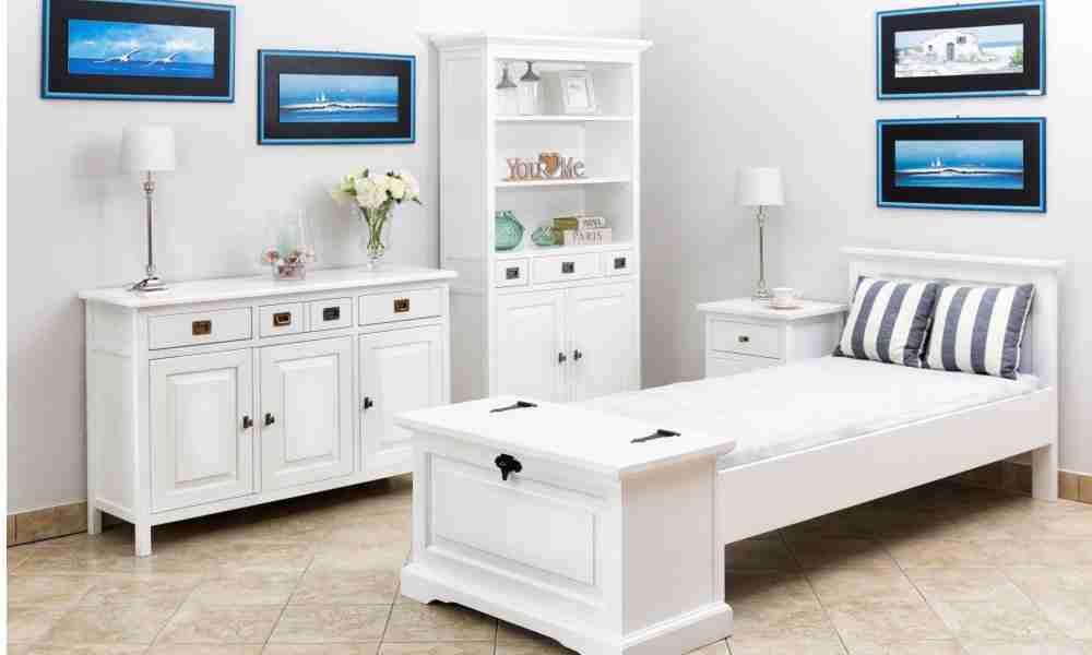 Solid wood chest