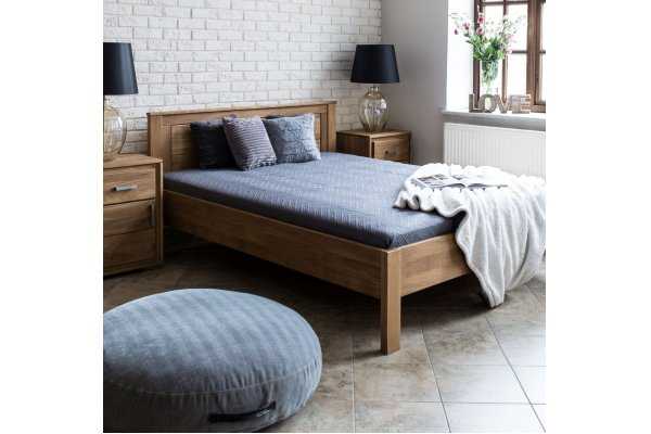Bett aus massiver Eiche 