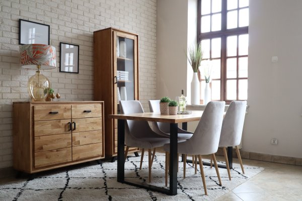 Tisch aus massiver Eiche mit U-f&ouml;rmigen Beinen (feste Gr&ouml;sse)