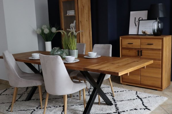 Tisch aus massiver Eiche mit X-förmigen Beinen (ausziehbar) 