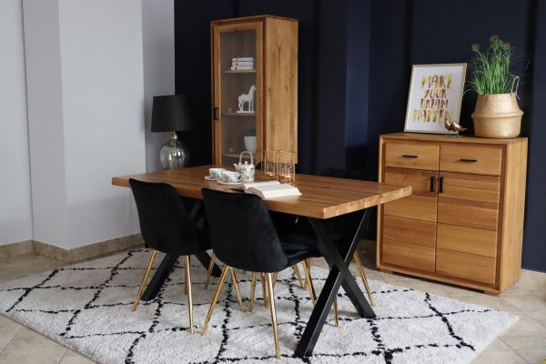 Tisch aus massiver Eiche mit X-f&ouml;rmigen Beinen (feste Gr&ouml;sse)