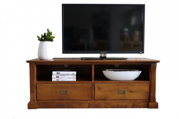 TV-M&ouml;bel aus Massivholz
