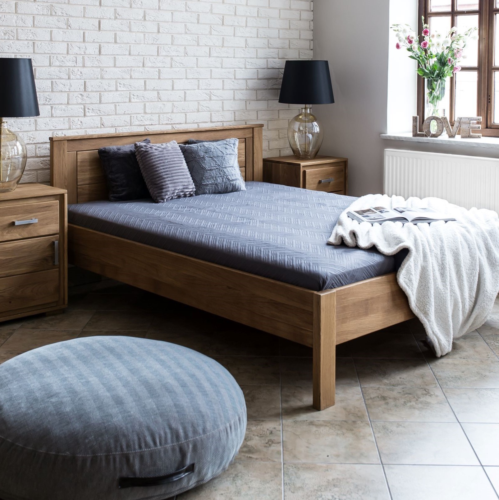 Bett aus massiver Eiche 