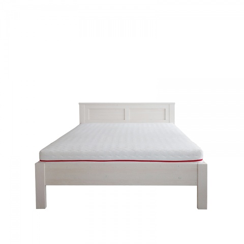 Bett aus massiver Fichte