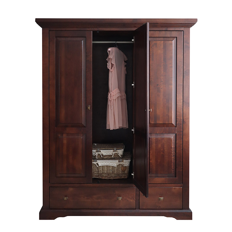 kleiderschrank-aus-massivholz