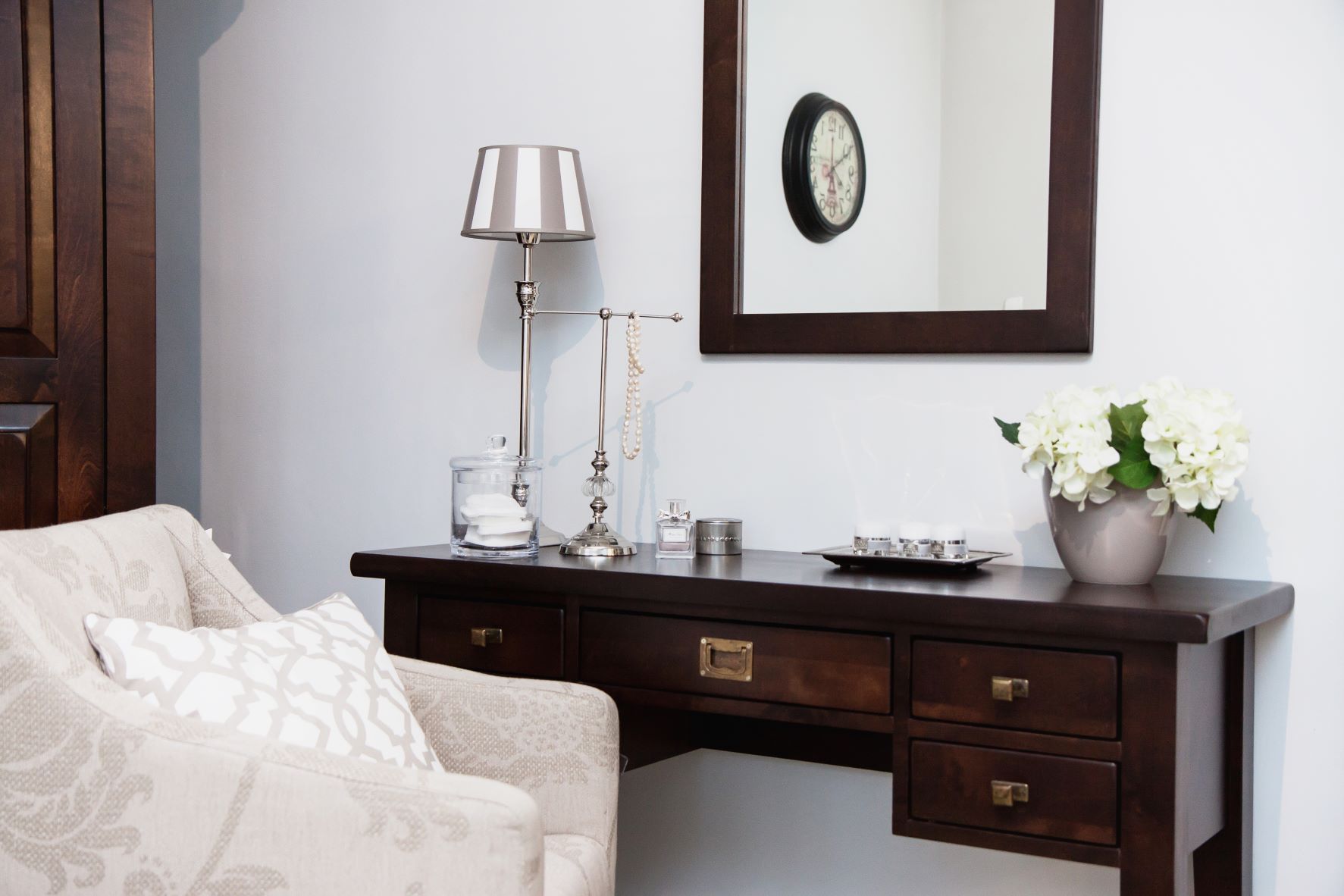 Solid wood vanity table