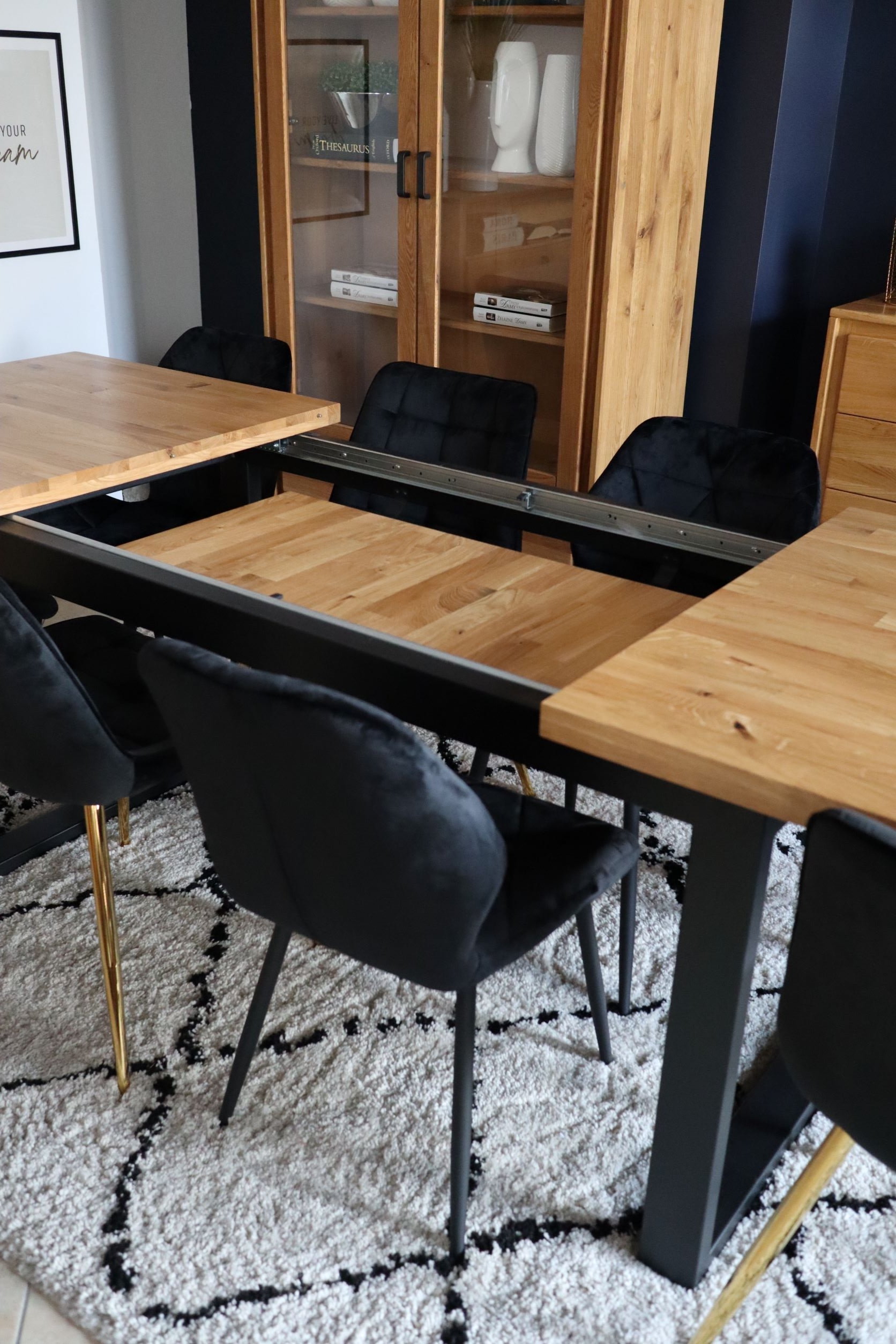 Tisch aus massiver Eiche mit U-f&ouml;rmigen Beinen (ausziehbar)