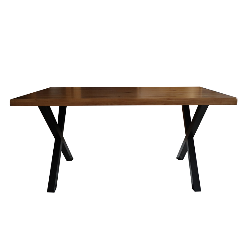 Tisch aus massiver Eiche mit X-f&ouml;rmigen Beinen (feste Gr&ouml;sse)