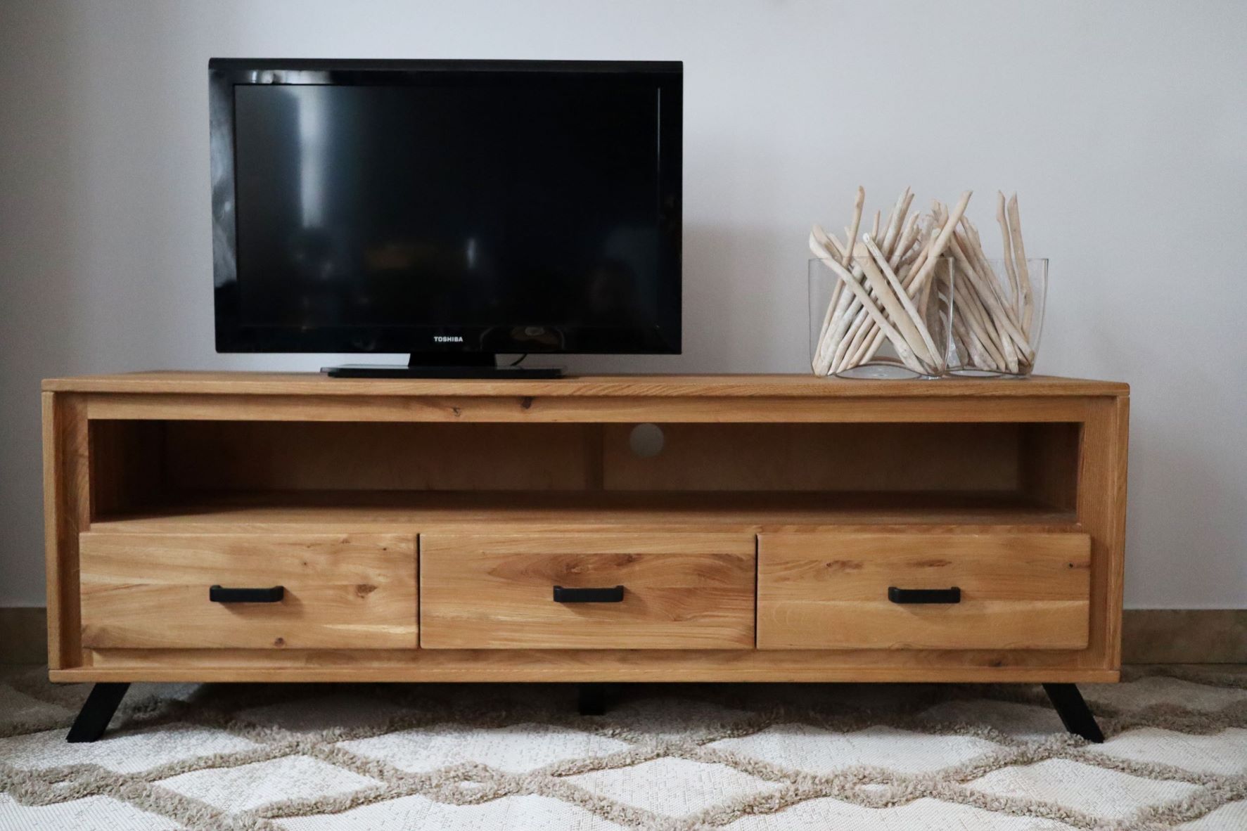 TV-M&ouml;bel (3 F&auml;cher) aus massiver Eiche