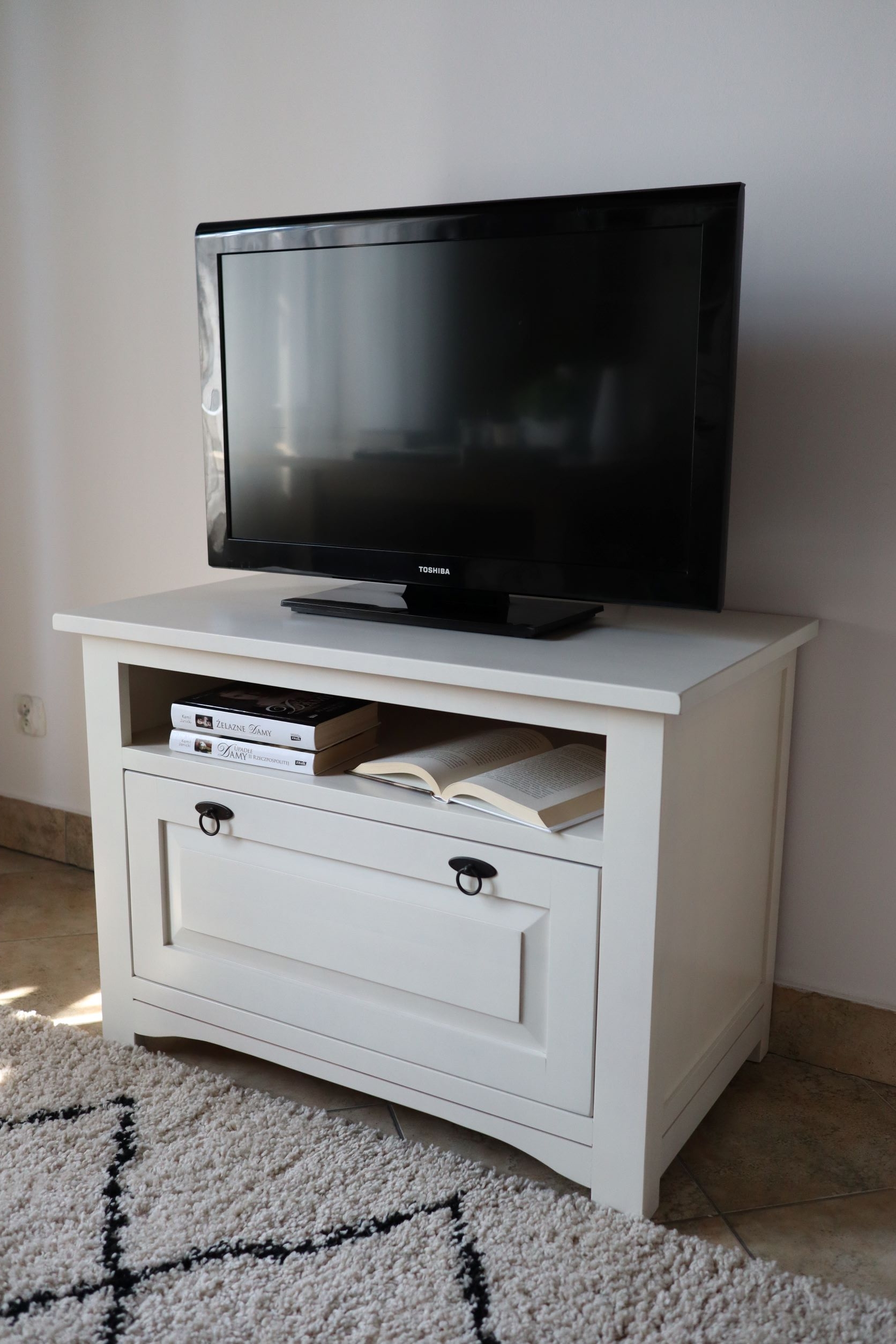 TV-M&ouml;bel aus Massivholz 