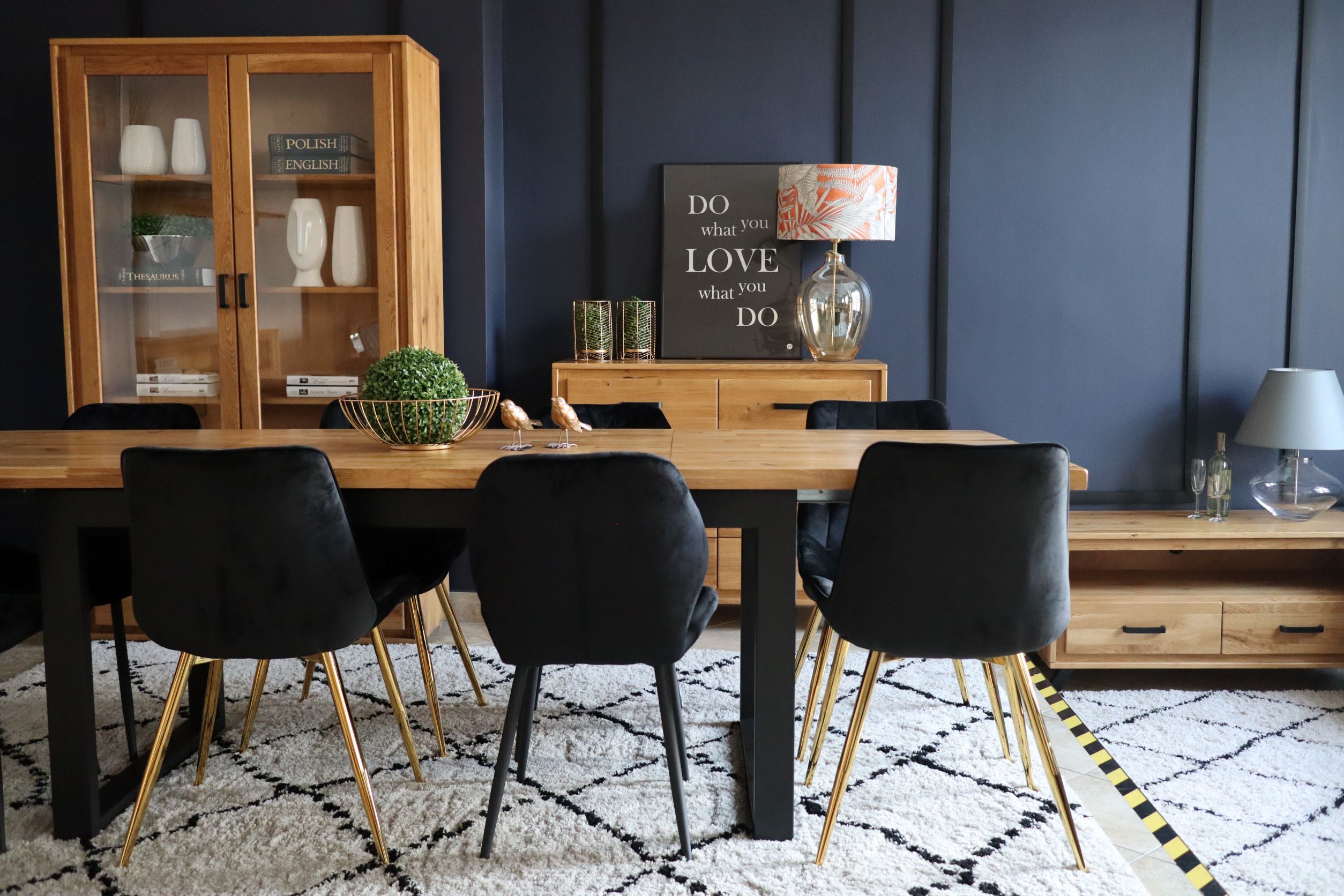 Vitrine aus massiver Eiche