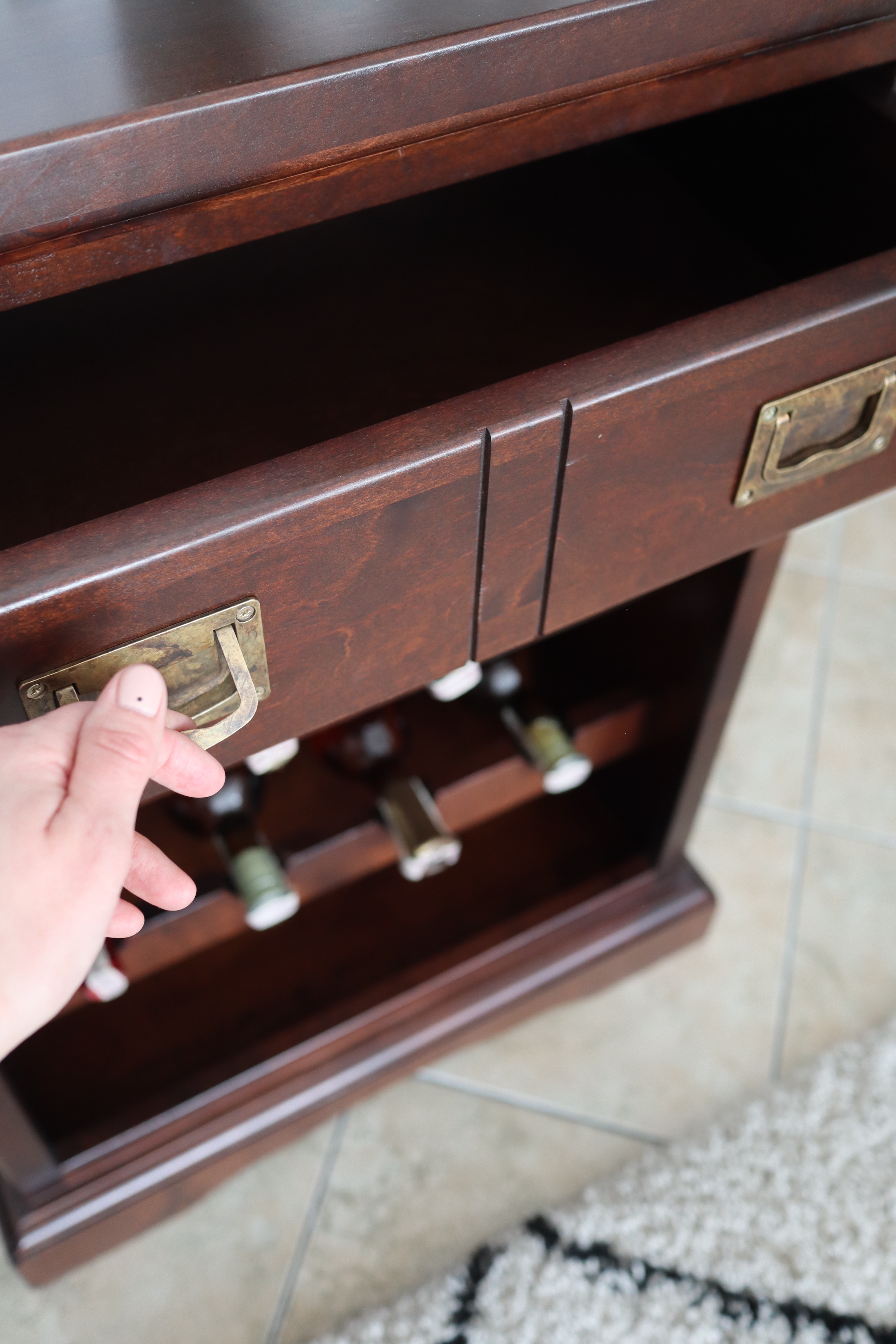 Weinregal aus Massivholz